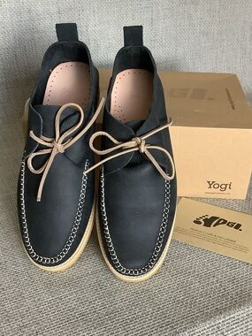 Men’s Black Leather Boat Shoes with Tan Laces